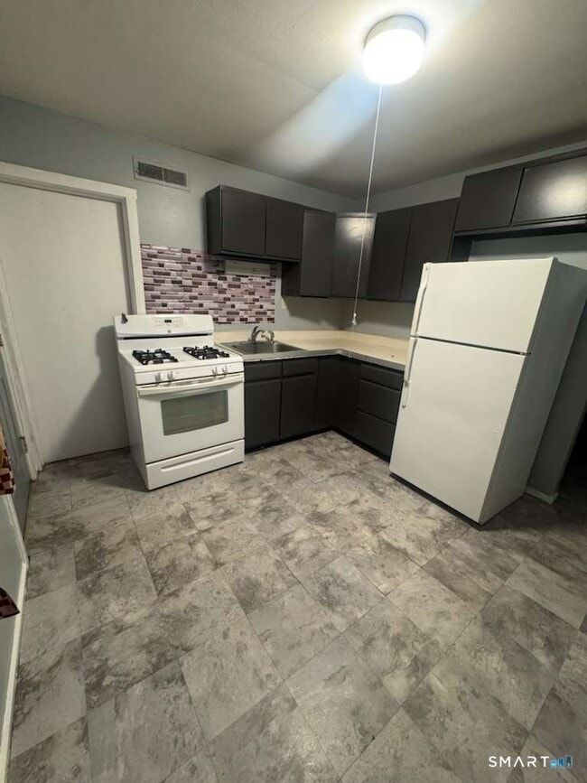 33 Cannon Rd in East Hartford, CT - Building Photo - Building Photo