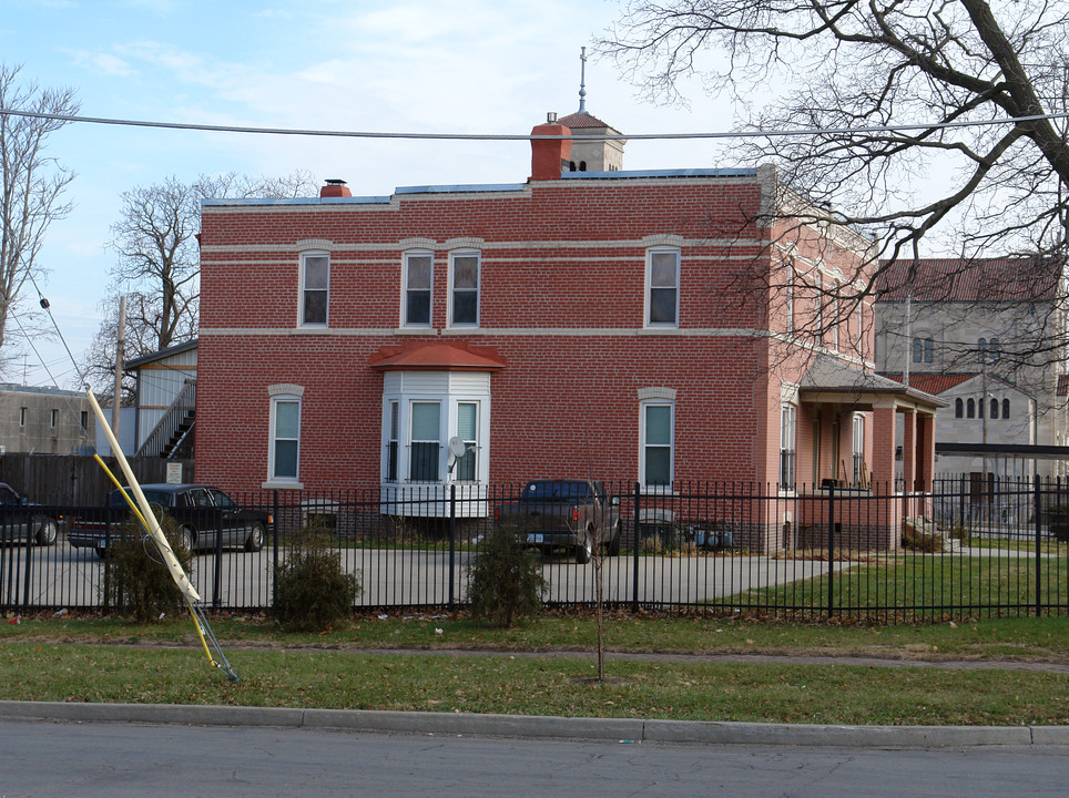 2023 University Ave in Des Moines, IA - Building Photo