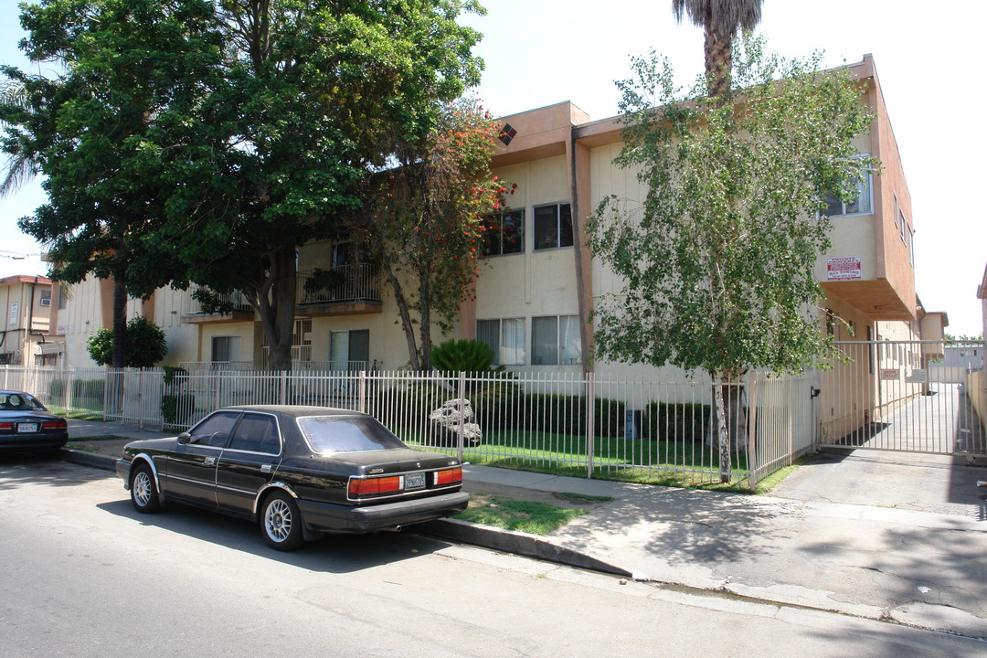 Orozco Villas in North Hills, CA - Building Photo