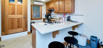 5 Phillips St, Unit A in Boston, MA - Foto de edificio - Building Photo