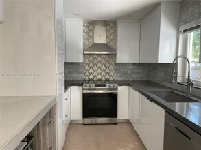 2900 SW 16th St in Fort Lauderdale, FL - Building Photo - Building Photo