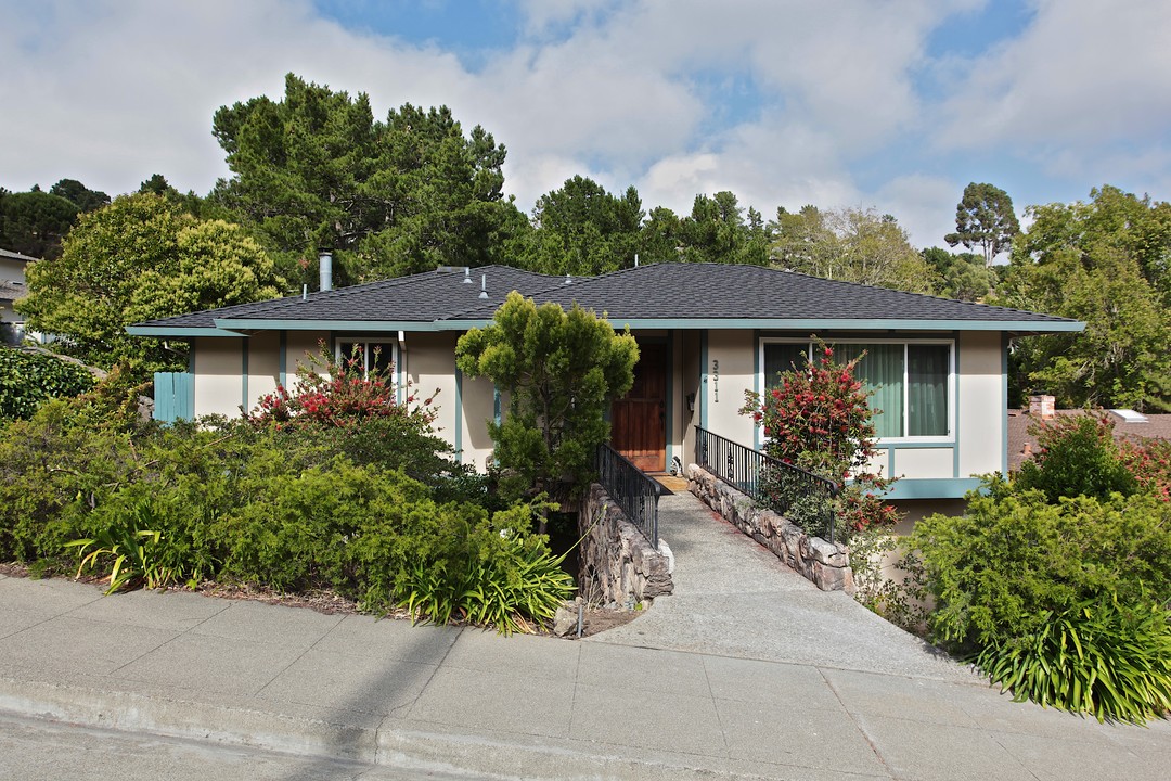 3311 Glendora Dr in San Mateo, CA - Building Photo