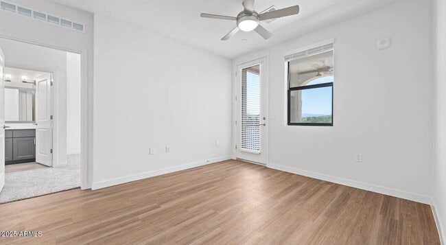 5885 S 32nd St, Unit B1 in Phoenix, AZ - Foto de edificio - Building Photo