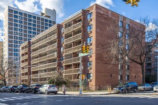 137-77 Kissena Blvd in Flushing, NY - Building Photo