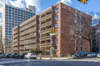 137-77 Kissena Blvd in Flushing, NY - Foto de edificio - Primary Photo