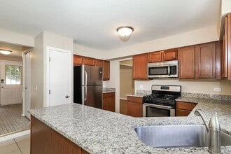 130 Brookwood Ln E in Bolingbrook, IL - Building Photo - Building Photo