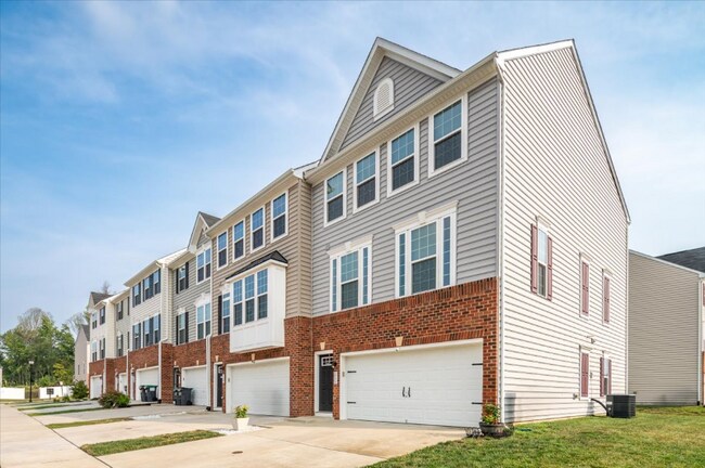 111 Half Moon Way in Fredericksburg, VA - Building Photo - Building Photo