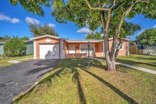 4655 NW 41st Pl in Lauderdale Lakes, FL - Building Photo