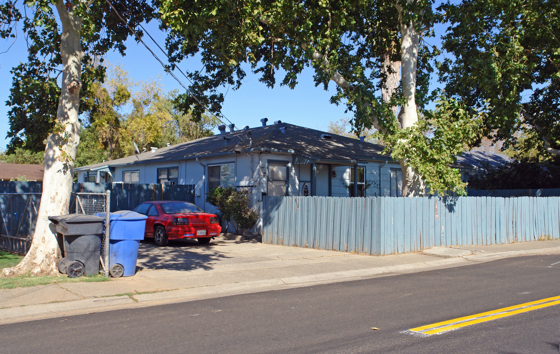 Four-plex in Sacramento, CA - Foto de edificio