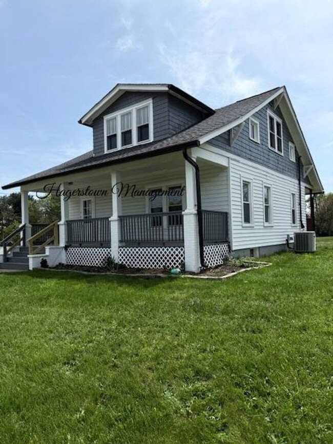 17 W Oak Ridge Dr in Hagerstown, MD - Building Photo - Building Photo