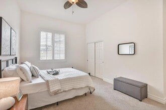 516 Martha St, Unit 206 in San Jose, CA - Foto de edificio - Building Photo