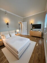 4318 Clinton St, Unit 4318 in Los Angeles, CA - Foto de edificio - Building Photo