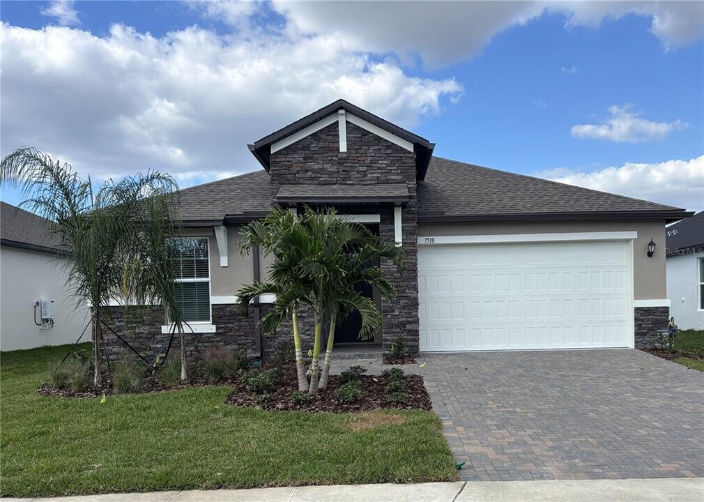 7518 117th Ln E in Palmetto, FL - Foto de edificio
