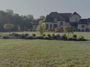 9020 Whisperinghill Dr in Cincinnati, OH - Building Photo - Building Photo