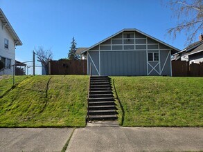 908 N Grant Ave in Tacoma, WA - Foto de edificio - Building Photo