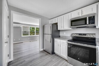 90 Woodhouse Ave in Wallingford, CT - Building Photo - Building Photo