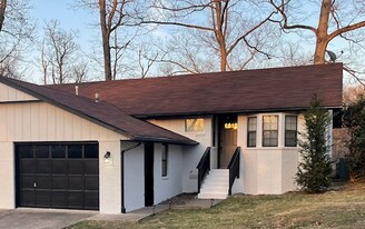 2300 Oakwood Ave in Bentonville, AR - Building Photo