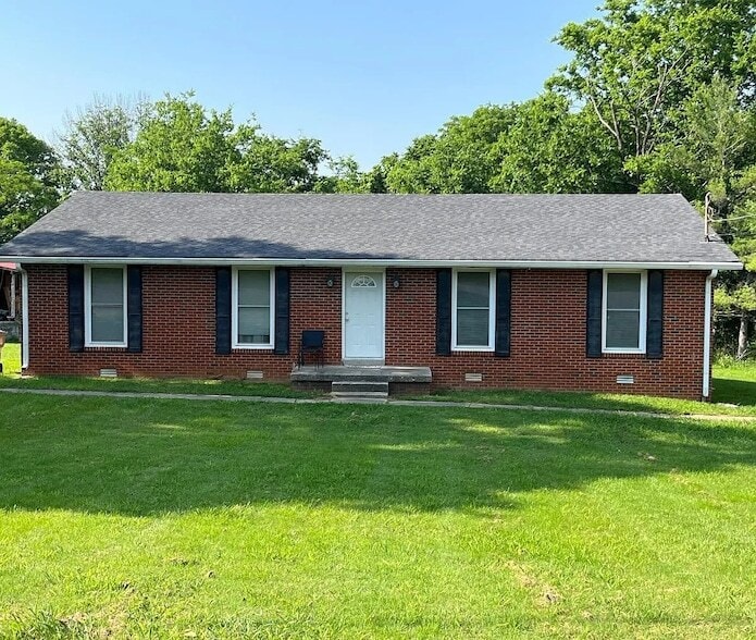 1824 Holloway Cir in Lebanon, TN - Building Photo