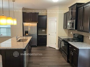 8130 Dumphries Dr in Huntersville, NC - Foto de edificio - Building Photo