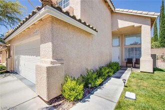 2437 Twin Flower Cir in Las Vegas, NV - Building Photo - Building Photo