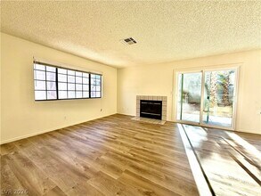 2063 Waverly Cir in Henderson, NV - Building Photo - Building Photo