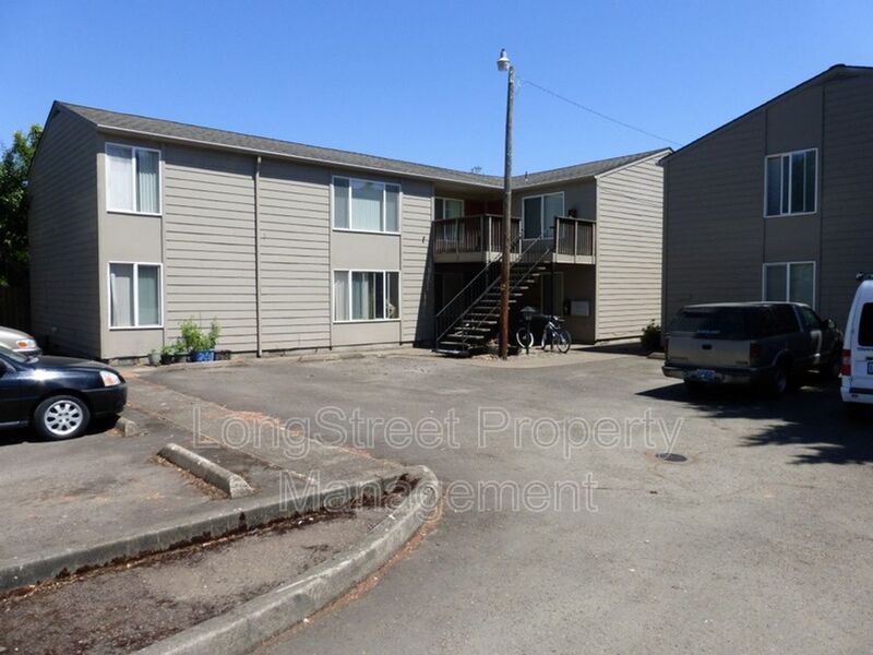 654 SW 7th- in Corvallis, OR - Building Photo