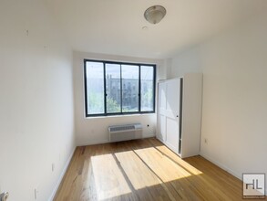 324 Melrose St in Brooklyn, NY - Building Photo - Building Photo