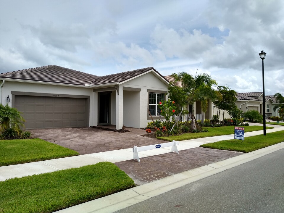 11782 Alessandro Ln in Venice, FL - Foto de edificio