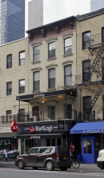 957 Second Ave in New York, NY - Building Photo