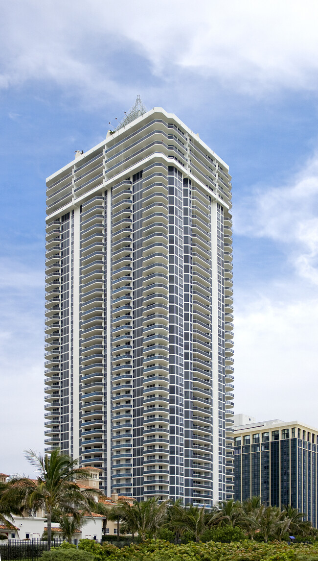 Blue & Green Diamond Condominiums in Miami Beach, FL - Building Photo - Building Photo