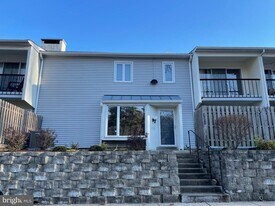 121 E Chelsea Cir in Newtown Square, PA - Building Photo