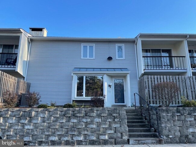 property at 121 E Chelsea Cir