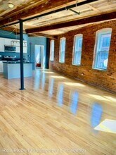 548 Roosevelt Ave in Central Falls, RI - Foto de edificio - Building Photo