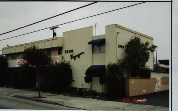 Voyager Apartments in Hawthorne, CA - Building Photo