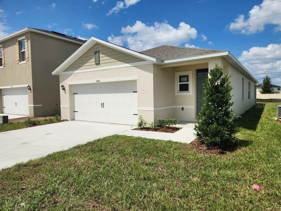 2842 Waterlily Wy in Kissimmee, FL - Foto de edificio