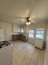 1304 Newning Ave in Austin, TX - Foto de edificio - Building Photo