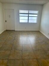 3777 NW 78th Ave in Hollywood, FL - Foto de edificio - Building Photo