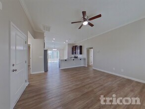 333 Finch Ln in Lexington, SC - Foto de edificio - Building Photo