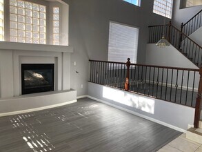 653 Orbiter Ln in Las Vegas, NV - Building Photo - Building Photo