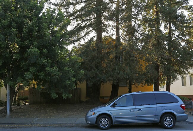 2017 Halford Ave in Santa Clara, CA - Foto de edificio - Building Photo