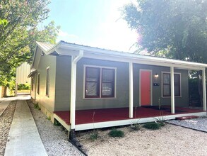 705 Franklin Blvd in Austin, TX - Building Photo - Building Photo