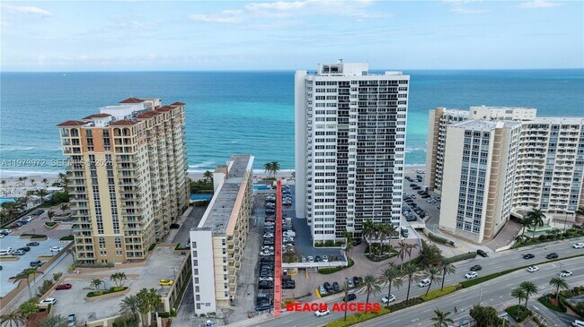3131 S Ocean Dr in Hallandale Beach, FL - Building Photo - Building Photo