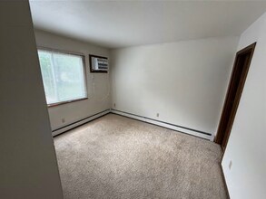 630 S Governor St in Iowa City, IA - Foto de edificio - Building Photo