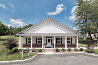 North Woods at The Four Seasons in Charlottesville, VA - Foto de edificio - Building Photo