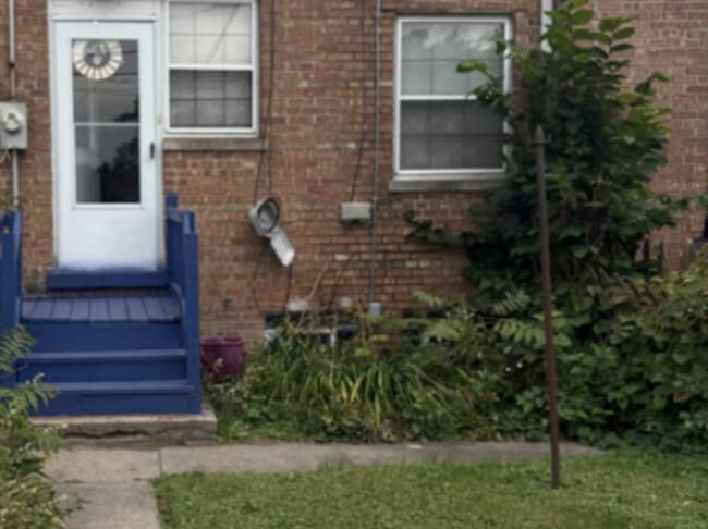 property at 1376 Wentworth Ave