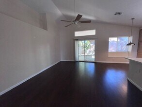 8913 Bramblewood Way in Elk Grove, CA - Building Photo - Building Photo