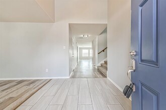 1217 Quarterhorse Dr in Alvin, TX - Building Photo - Building Photo