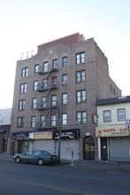 710-714 Morris Park Ave in Bronx, NY - Foto de edificio - Building Photo