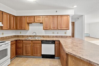 Wilshire Manor Apartments in Wauwatosa, WI - Building Photo - Building Photo