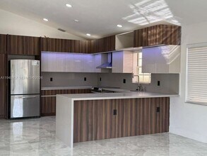 189 Cameron Dr in Weston, FL - Building Photo - Building Photo